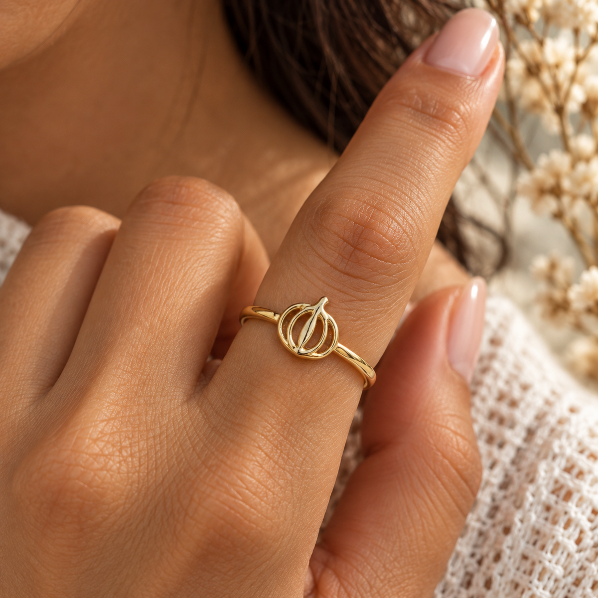 Dainty pumpkin ring in 925 sterling silver with a delicate openwork design. Minimalist fall jewelry for Halloween, autumn styling and gifting.