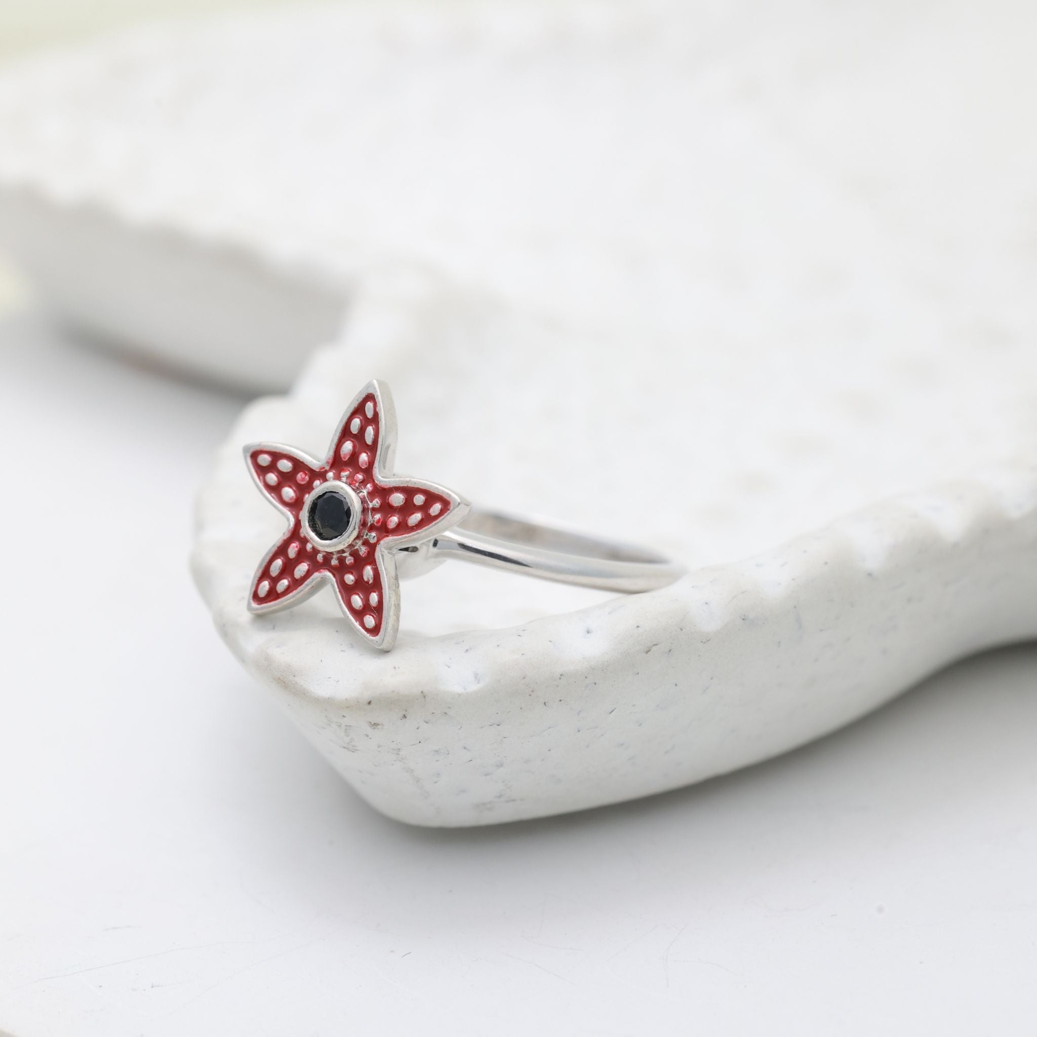 Demogorgon spinning head ring in 925 sterling silver with red enamel