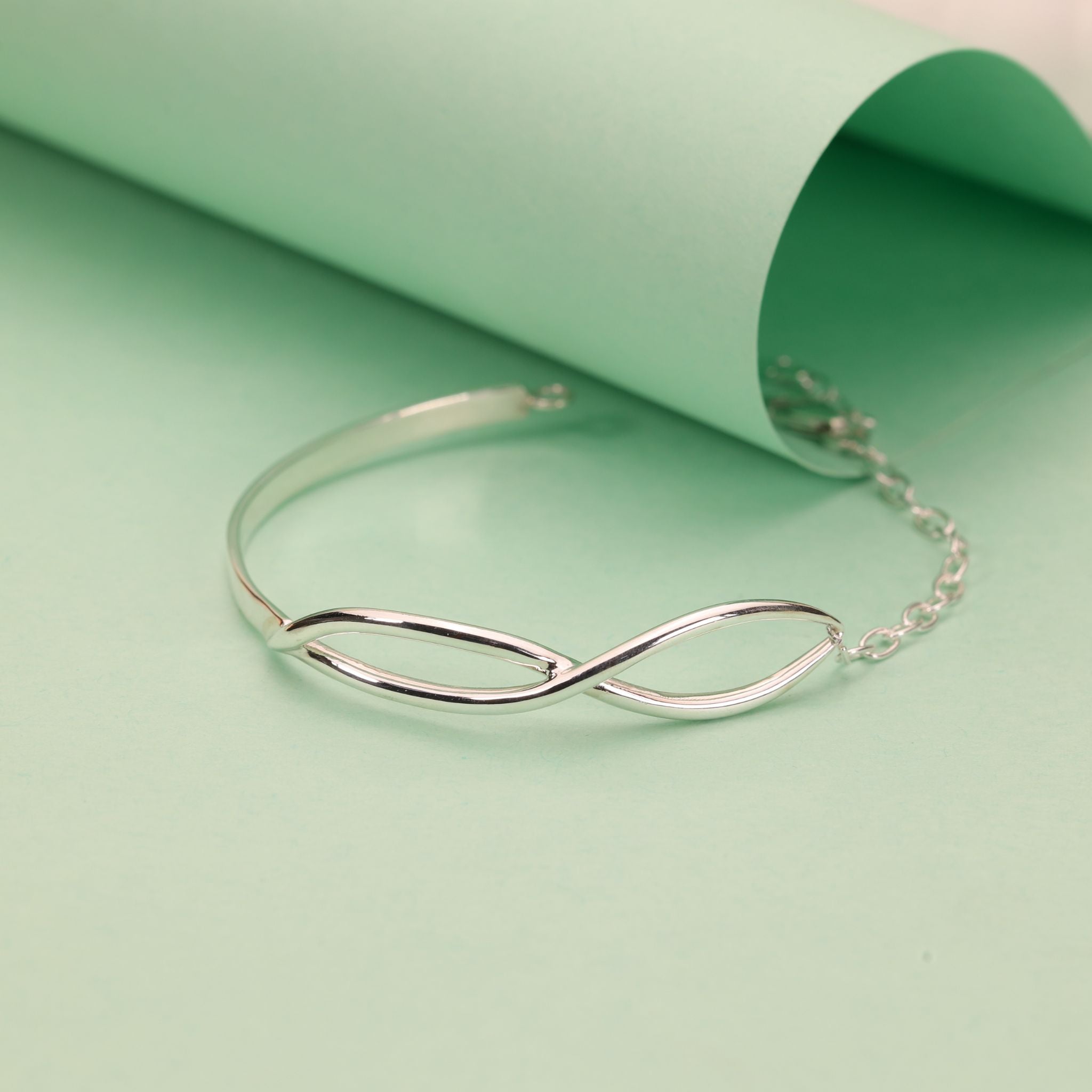 Infinity sterling silver bracelet with clasp closure