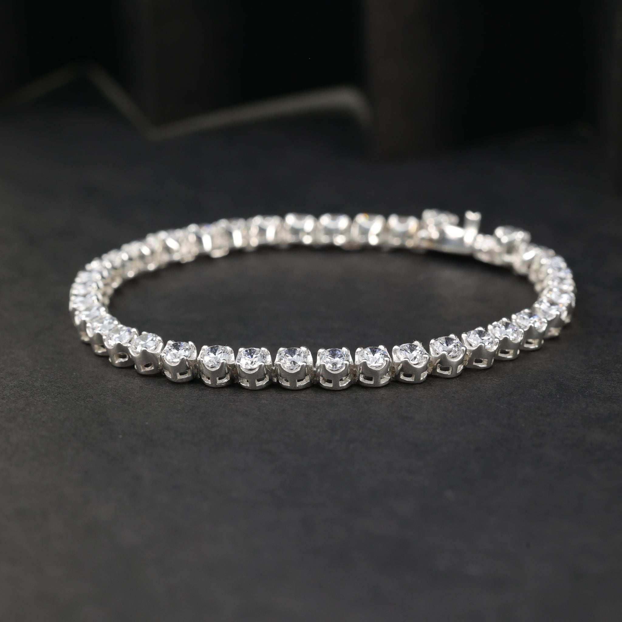 Tennis CZ bracelet in 925 sterling silver with clasp closure