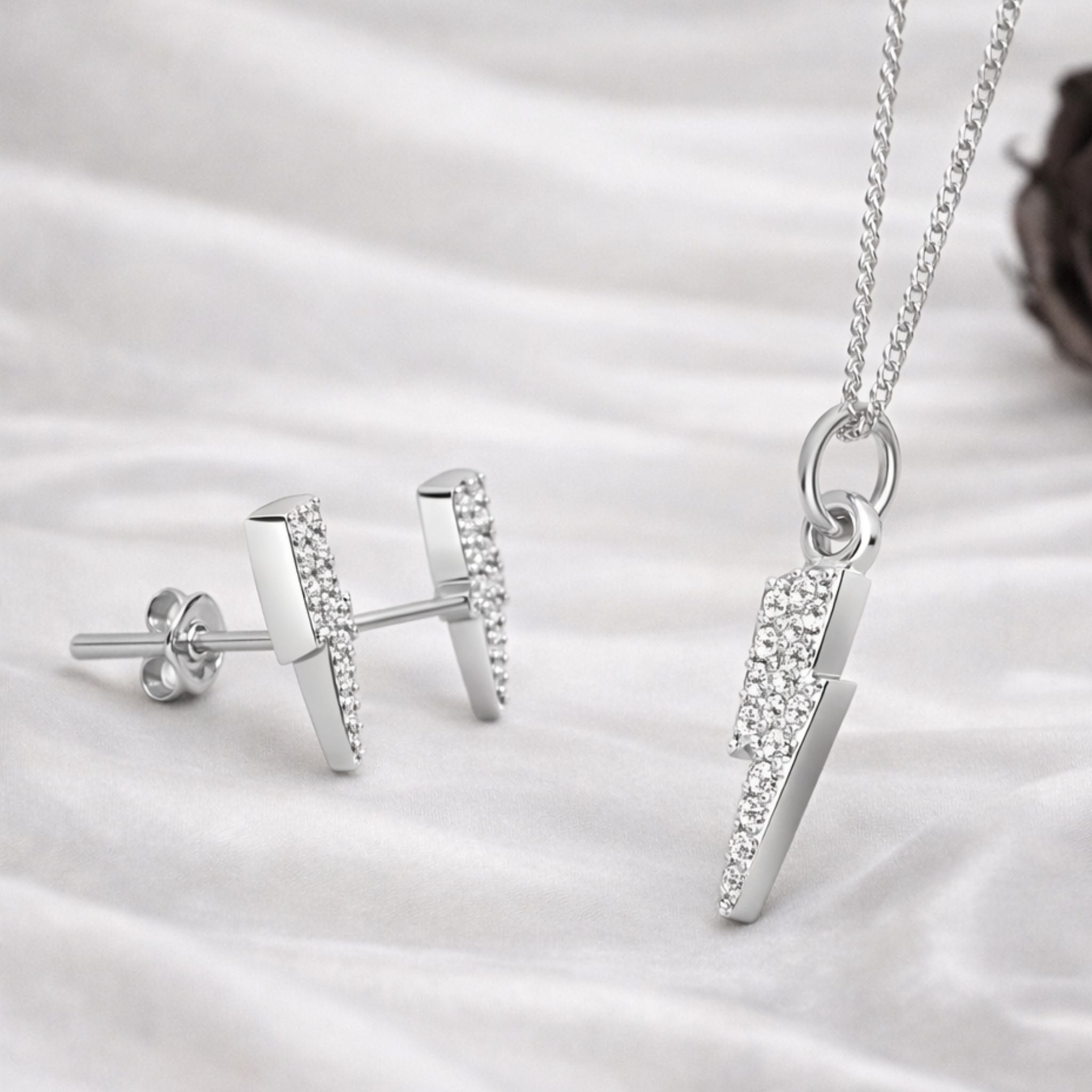 Thunder Pendant Set